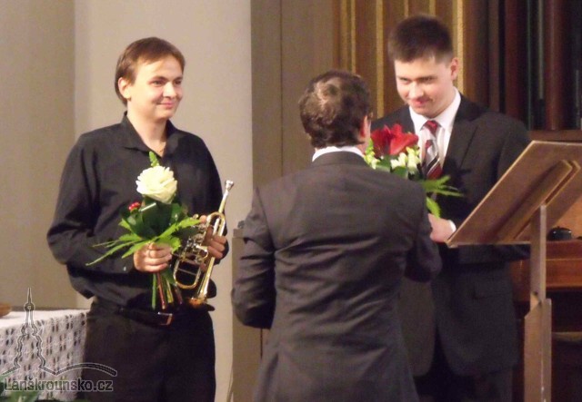 06_Podekovani Petru Vackovi ktery hral na varhany.jpg